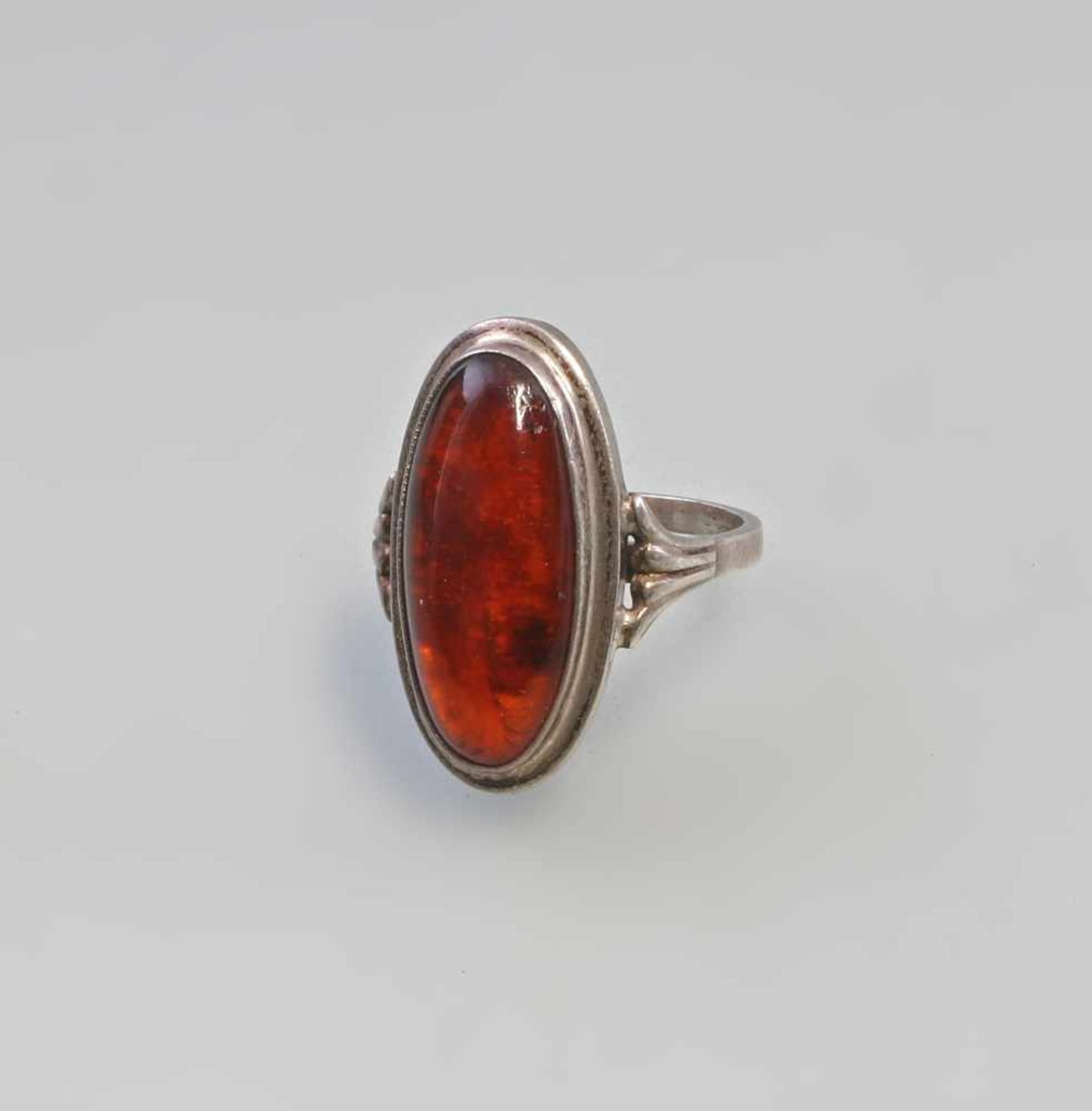 Ring mit Bernstein 835er Silber, 5,2g, Gr. 53, alt, honigbrauner, durchscheinender Bernsteincabochon