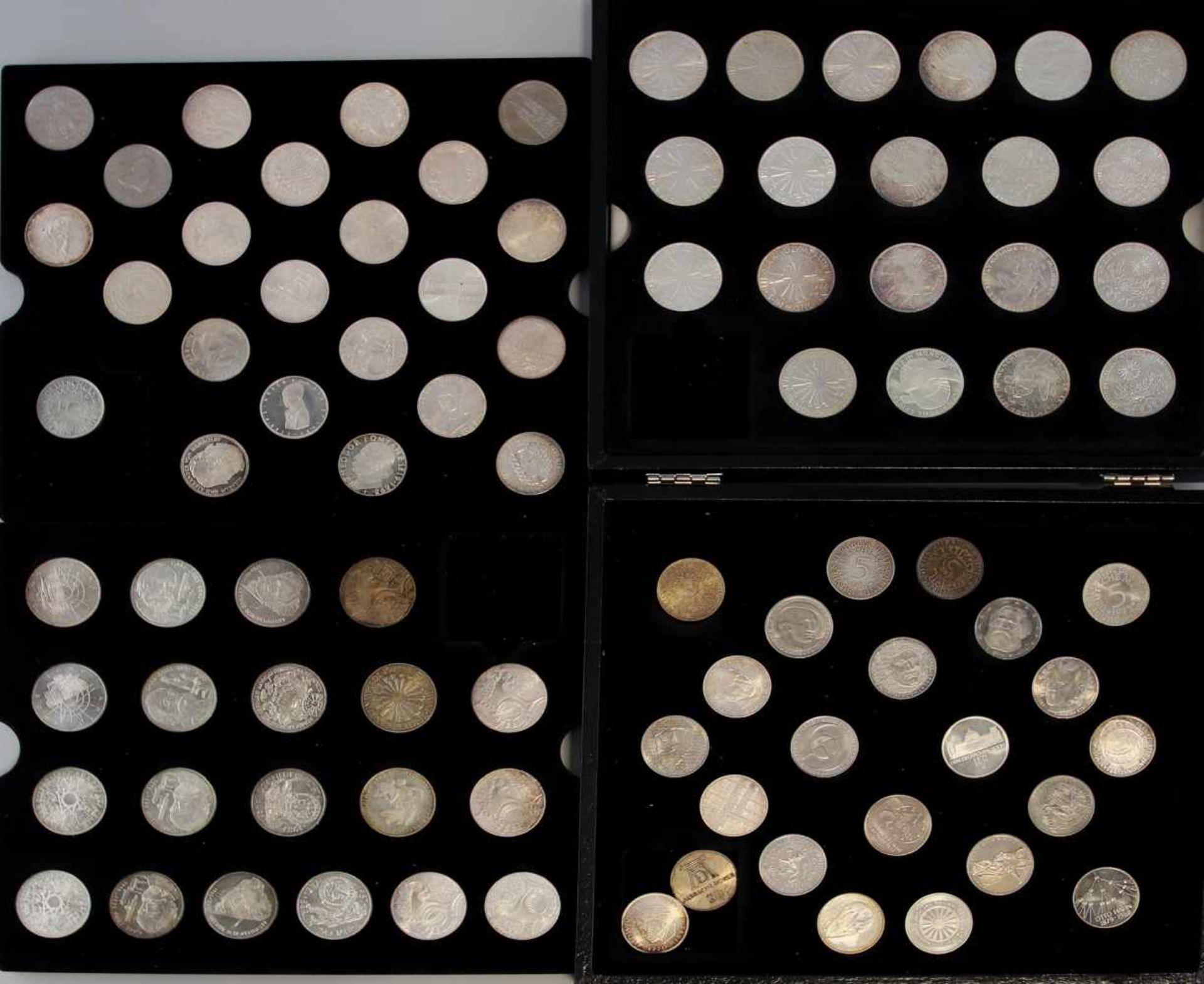 Sammelbox Gedenkmünzen BRD dabei 40 x 10 DM und 46 x 5 DM, Zustand ss-vz