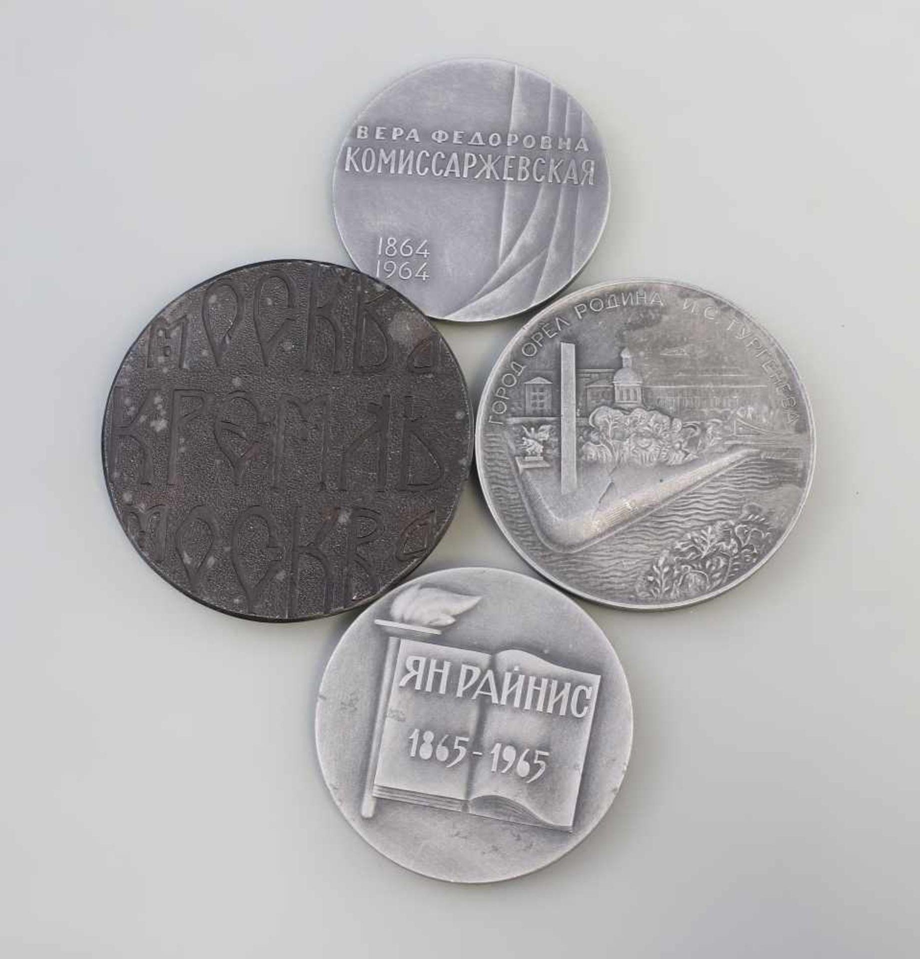 4 silberfarb. Medaillen russische / lettische Künstler dabei 3 x Leichtmetall, Sowjetunion 2. H. 20. - Image 2 of 2