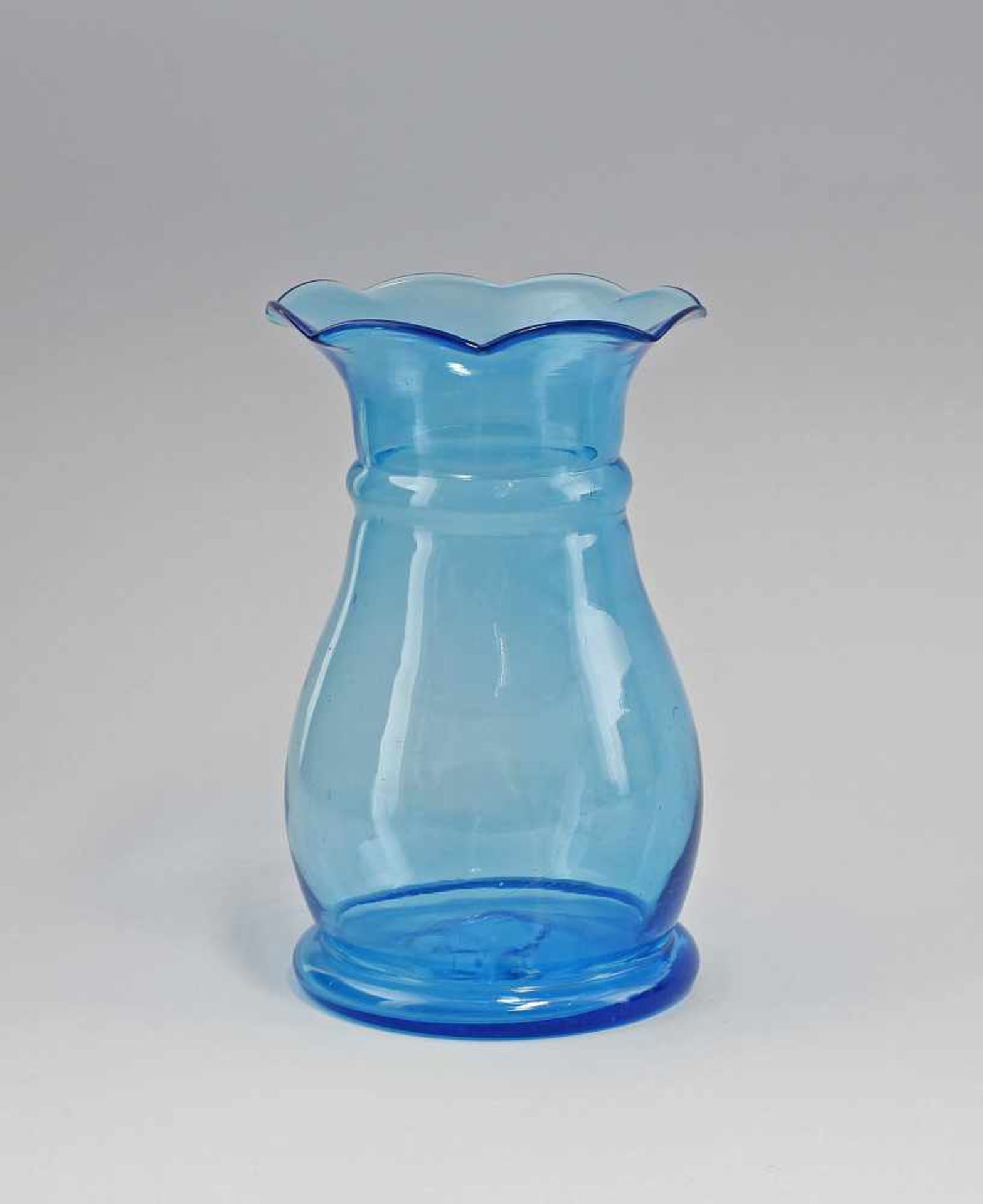 Vase Spätbiedermeier 19.Jh., mundgeblasen mit Bodenabriss, wohl Böhmen, türkisfarbenes Glas,