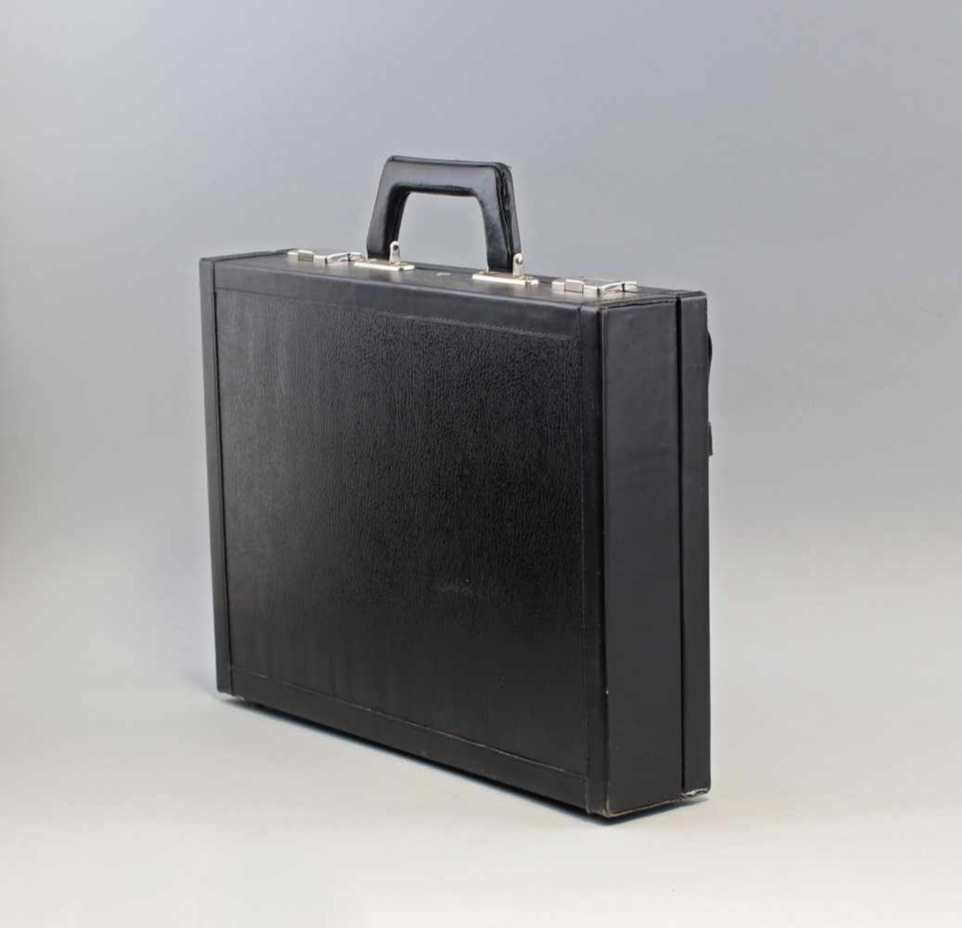 Spionagekoffer / Tarnung T 104 wohl MdI/MfS (DDR, 80er Jahre), schwarzer Koffer mit versteckter - Bild 2 aus 4