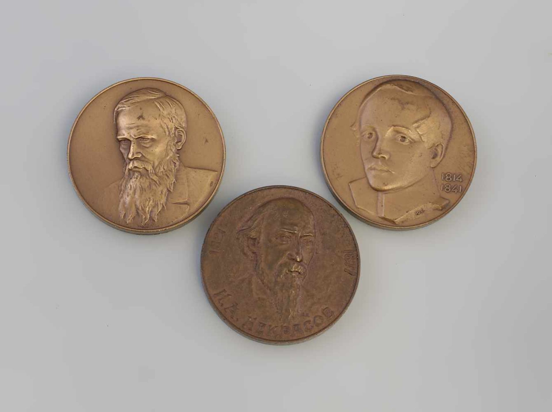 3 Kleine Bronze-Medaillen russische Dichter u. Denker Bronze, dabei Nikolai Alexejewitsch