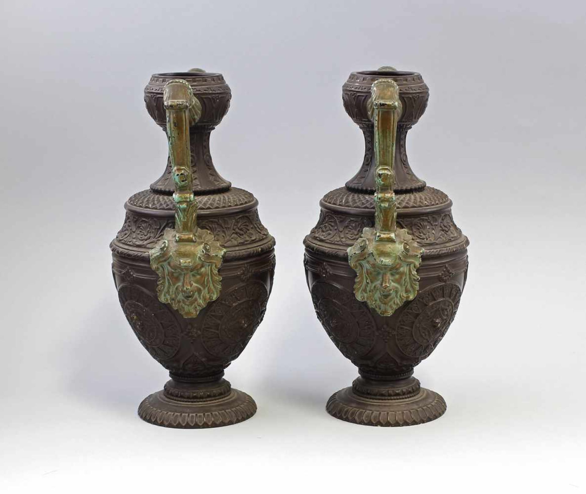 Paar Gründerzeit- Vasen Prägemarke "FGW", Modell-Nr. 81, amphorenförmige Reliefvasen mit hoch - Bild 2 aus 2