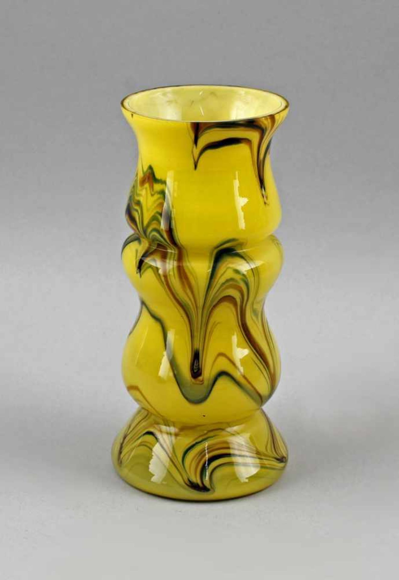 Unterfang-Vase Art déco :. wohl um 1930, farbloses Glas, formgeblasen, gelb unterfangen,