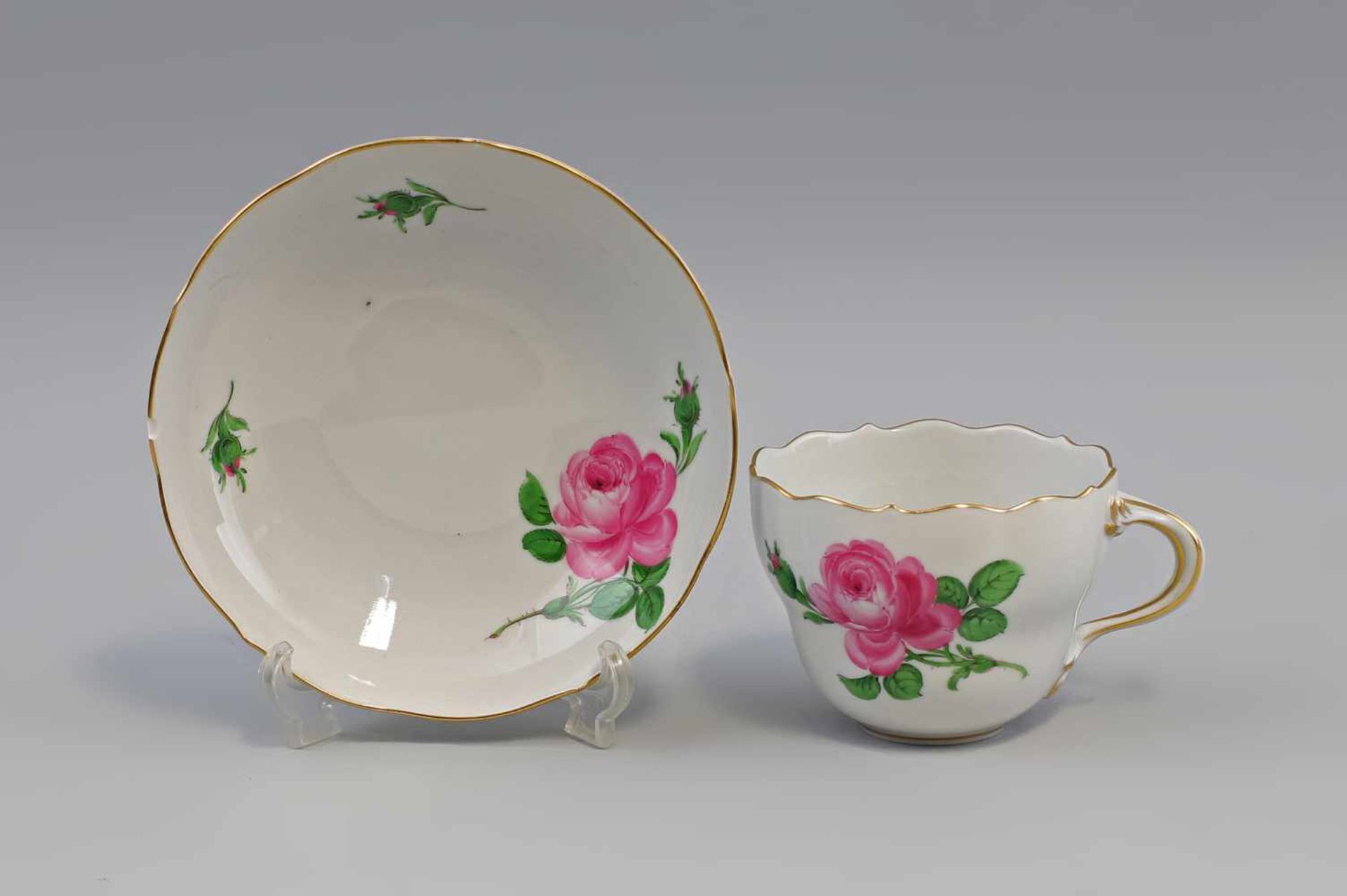 Kaffee-Tasse mit Untertasse Meissen Rose unterglasurblaue Schwertermarke Meissen, nach 1934, ohne