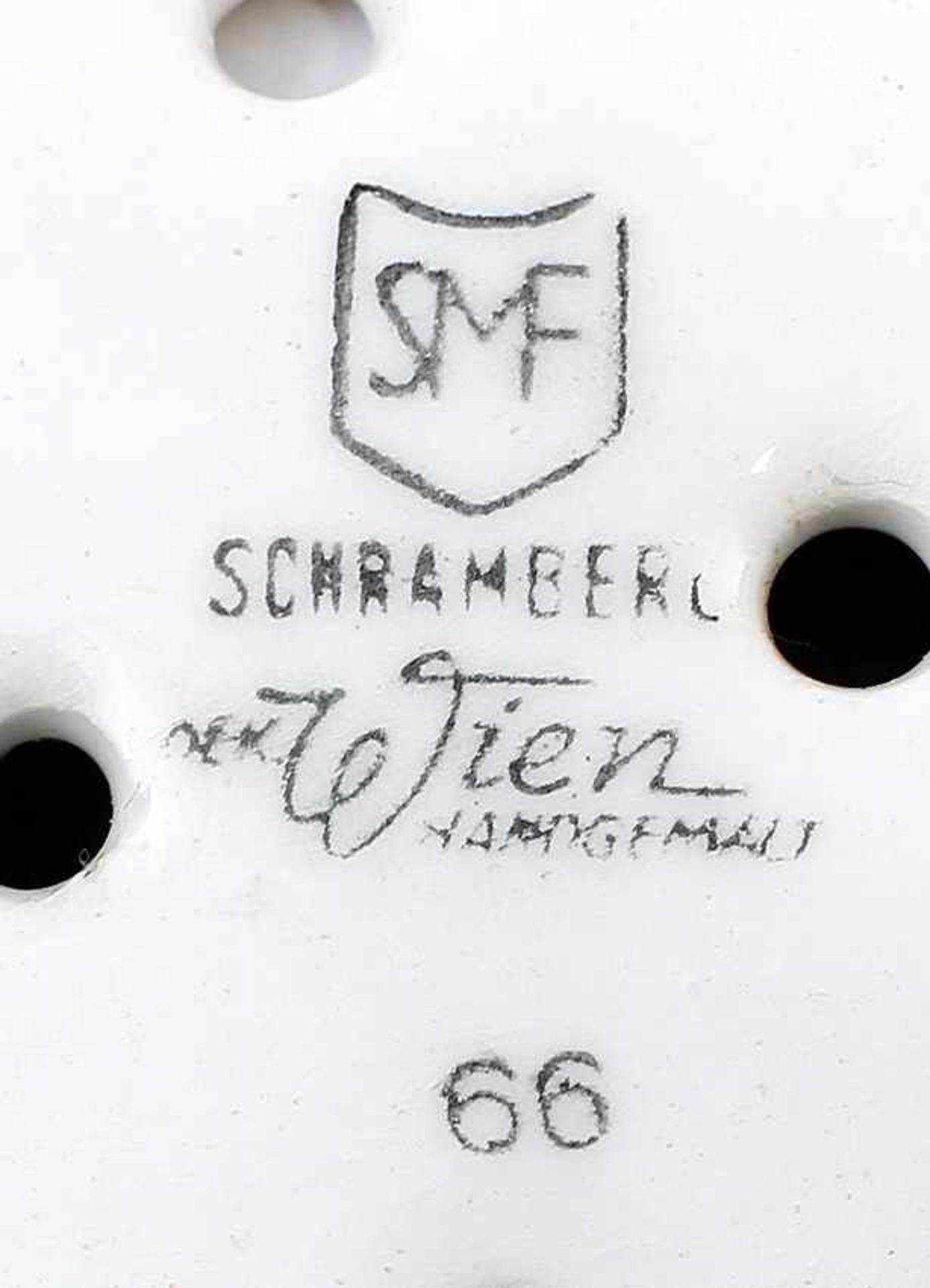 Teller und Sieb Schramberg "Wien". Mitte 20. Jh., gemarkt "SMF", Schramberger Majolika Fabrik, - Bild 2 aus 2