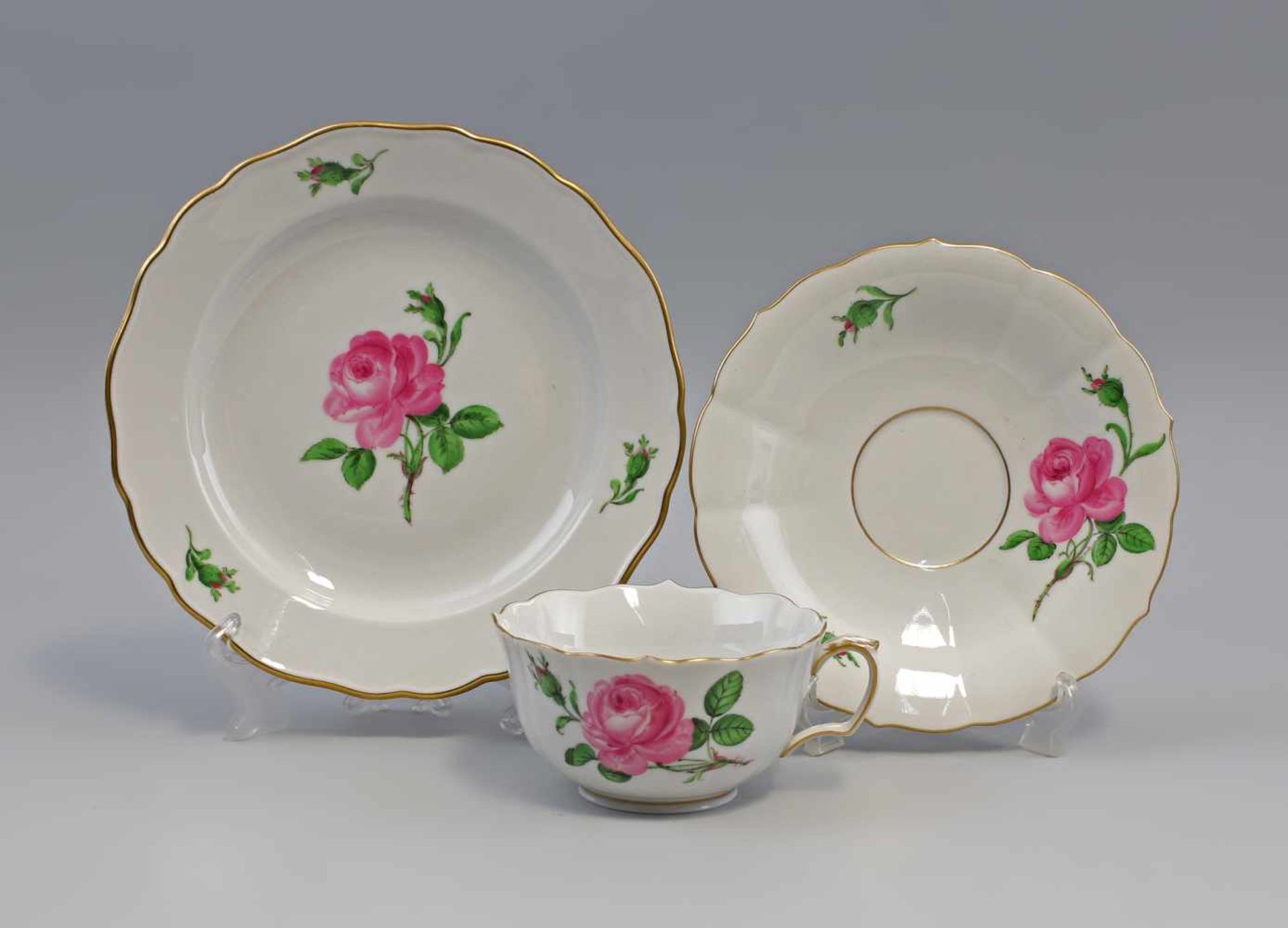 Tee-Gedeck Meissen Rose unterglasurblaue Schwertermarke Meissen, nach 1934, ohne Durchschliffe, Form