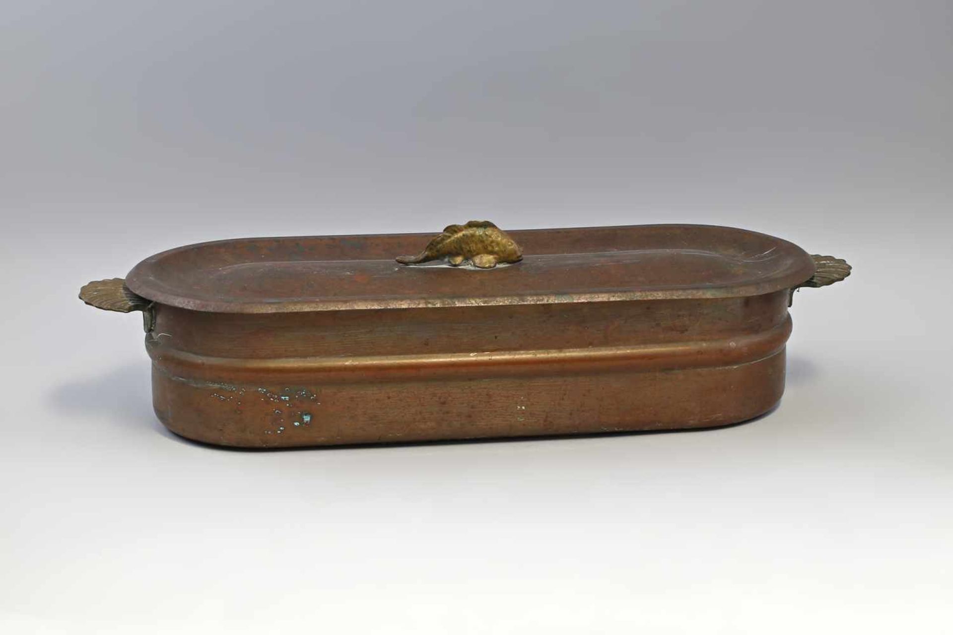 Große Kupfer-Fischpfanne 1. H. 20. Jh., Kupfer, innen verzinkt, längliche Form mit abgerundetenen