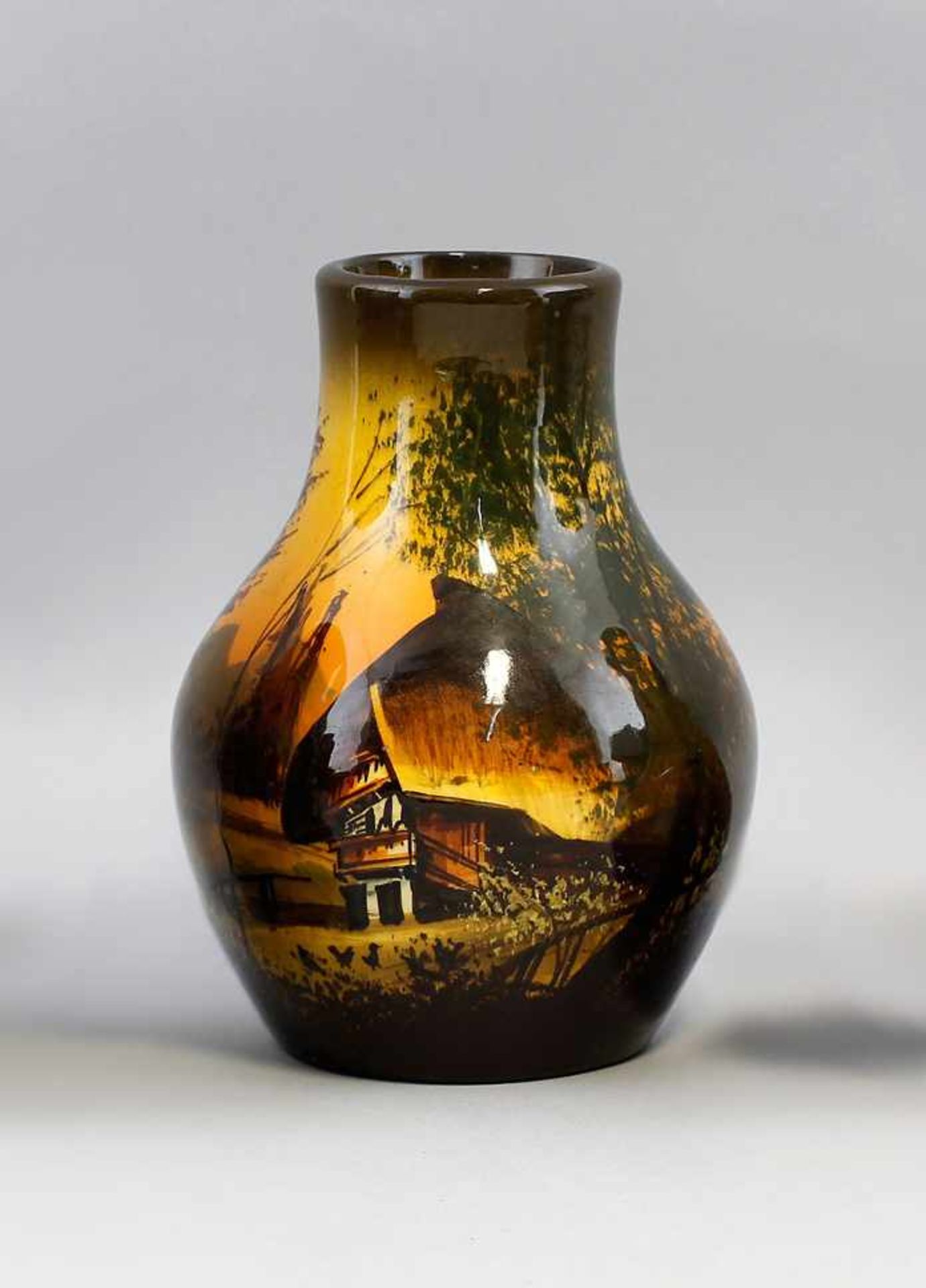 Vase Schramberg Schwarzwaldhaus.. nach 1918, gemarkt SMF, Schramberger Majolika Fabrik, Modell-