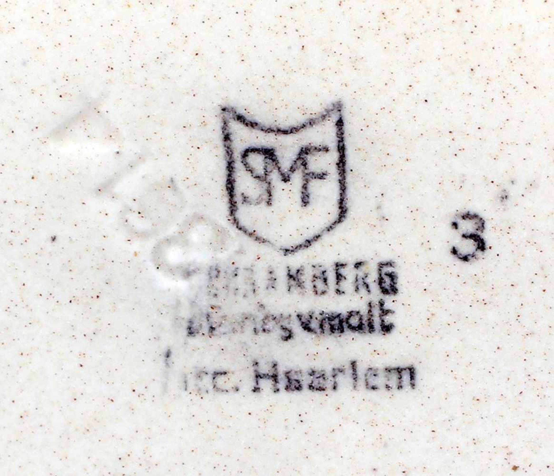 Henkelschale Schramberg "Haarlem". um 1930., gemarkt SMF, Schramberger Majolika Fabrik, bez. " - Bild 2 aus 2