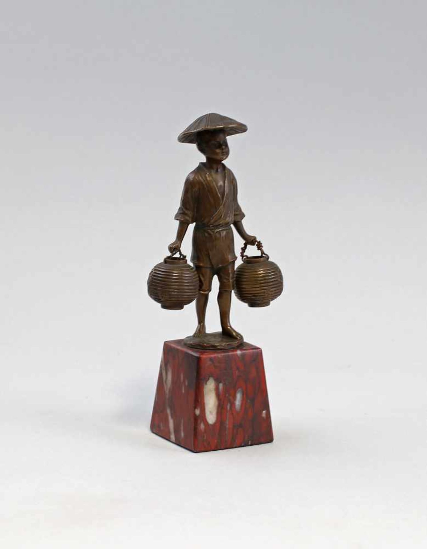 Asiatischer Reisbauer Bronze, mit schöner goldbrauner Patina, unsigniert, wohl 1. H. 20. Jh., im