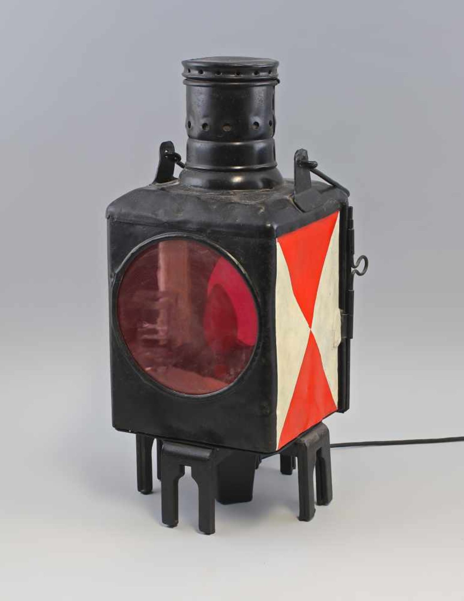 Eisenbahnlampe, Signallampe, Zugschlussleuchte elektrifizierte Leuchte, eiserner Korpus mit