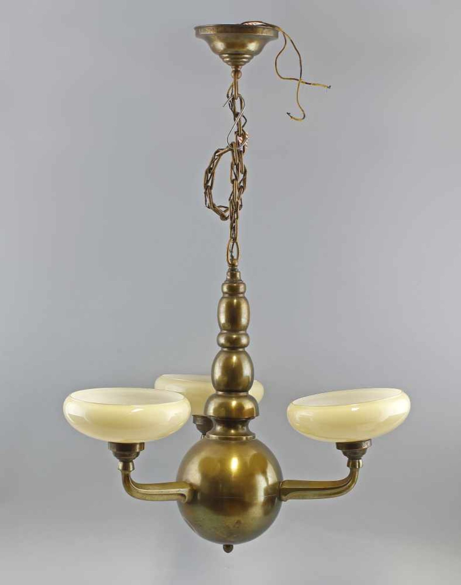 3-Armige Deckenlampe um 1920/40, Bronze, Baluster-Mittelstück an Kette und Baldachin, mit 3