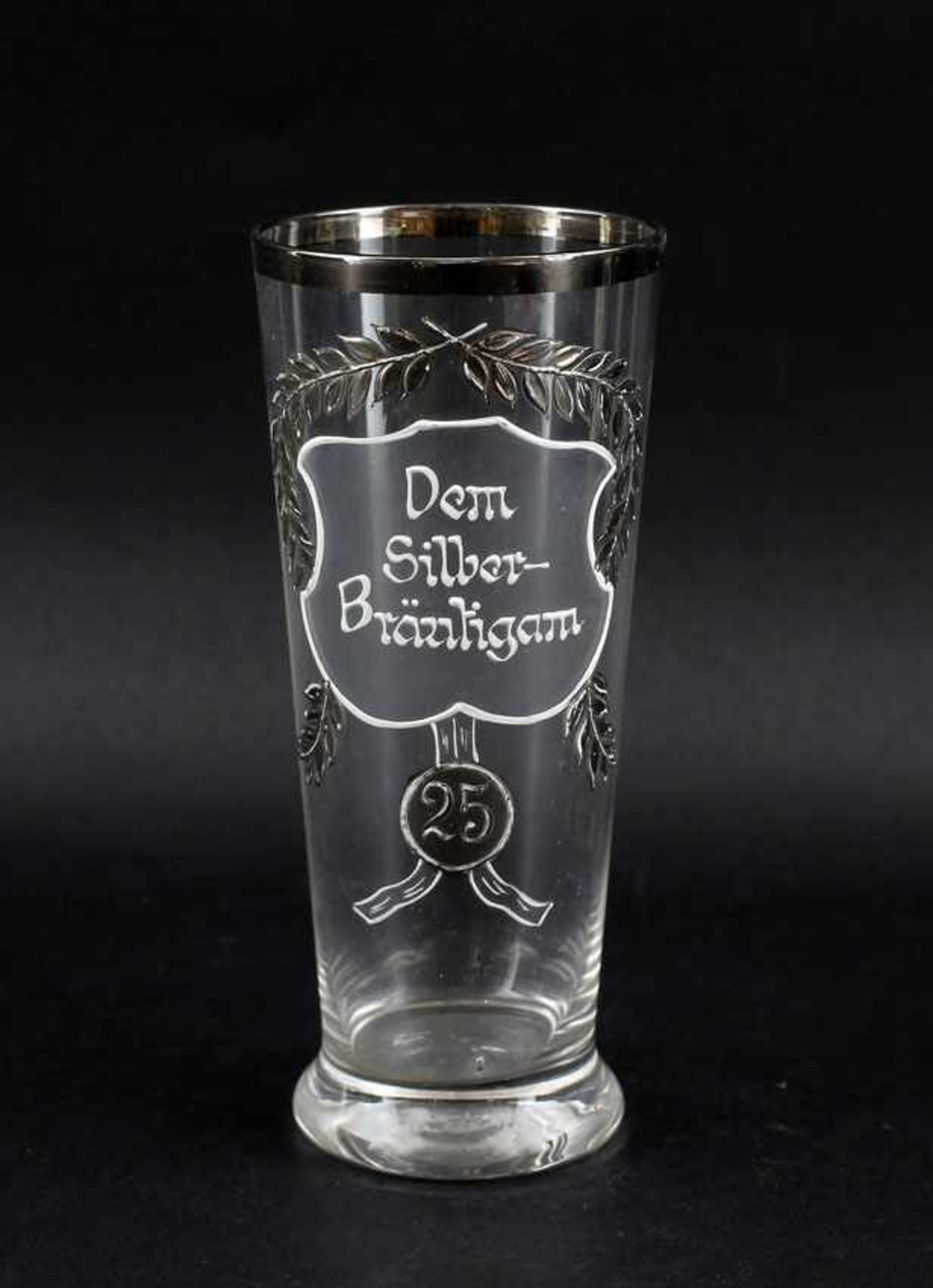 Andenken-Glas Silberhochzeit. farbloses Glas, formgeblasen, leicht konische Form, schauseits matt