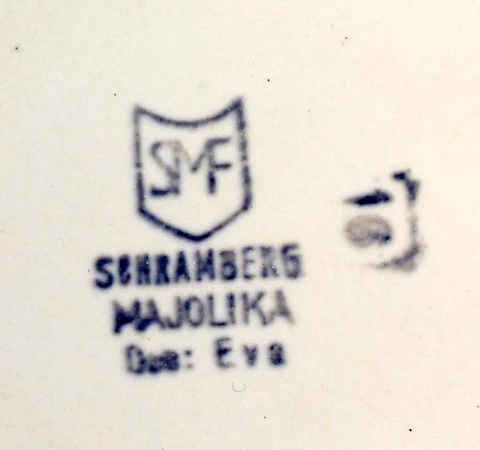 Likörgarnitur + Teller Schramberg "Eva". um 1930, gemarkt SMF, Schramberger Majolika Fabrik, - Bild 2 aus 2