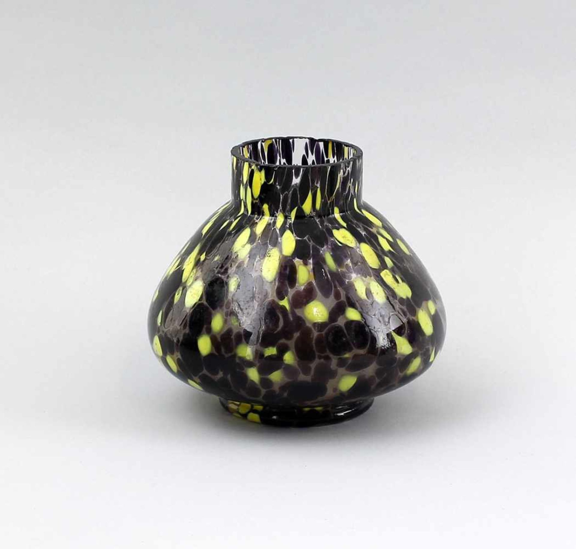 Jugendstil-Vase Endglas : um 1910, farbloses Glas mit schwarzen, gelben, partiell verzogenen