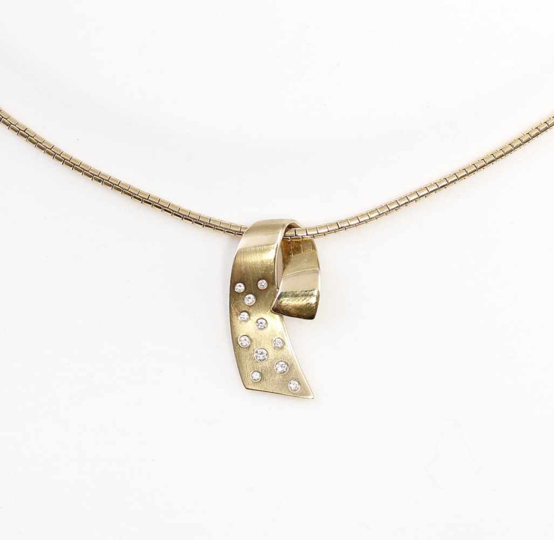 Brillant- Collier 585er GG, 13,32 g, Anhänger besetzt mit 11 Billanten ca. 0,20 ct, Reinheit IF,