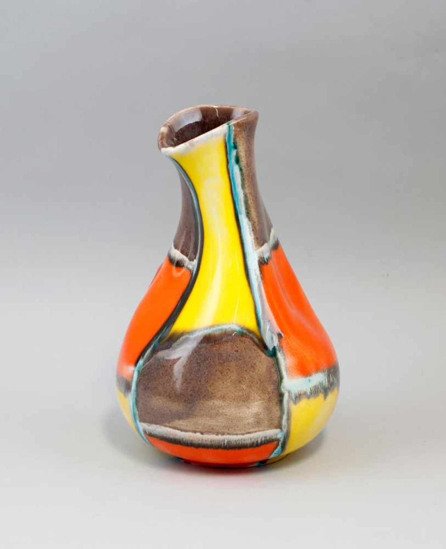 Vase Schramberg. um 1950, ungemarkt, Form und Dekor entsprechen Schramberger Majolika Fabrik, Form