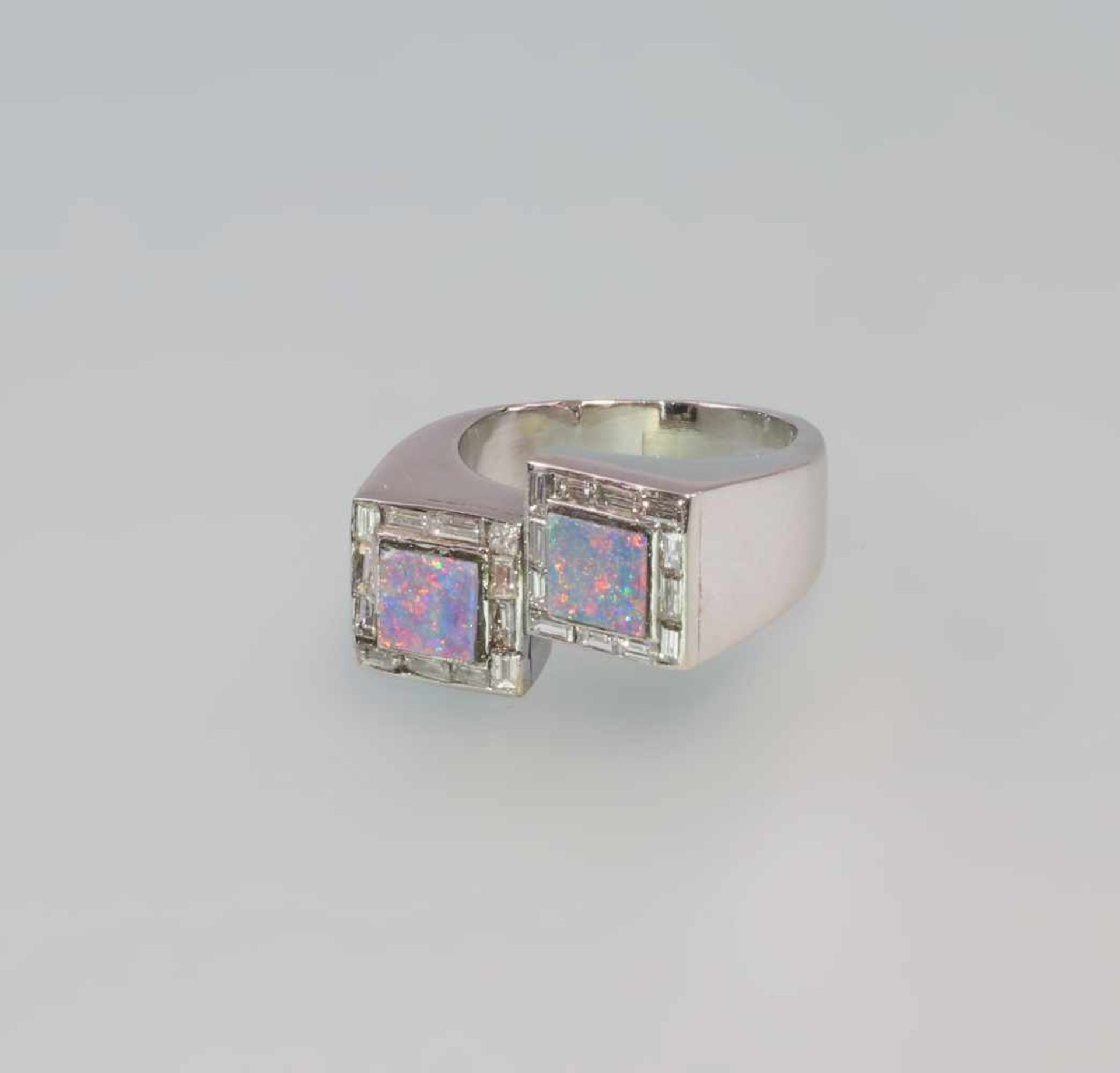 Diamant-Opal-Ring 950er Platin, 13,03 g, versetzte breite Ringschiene mit 2 quadratischen