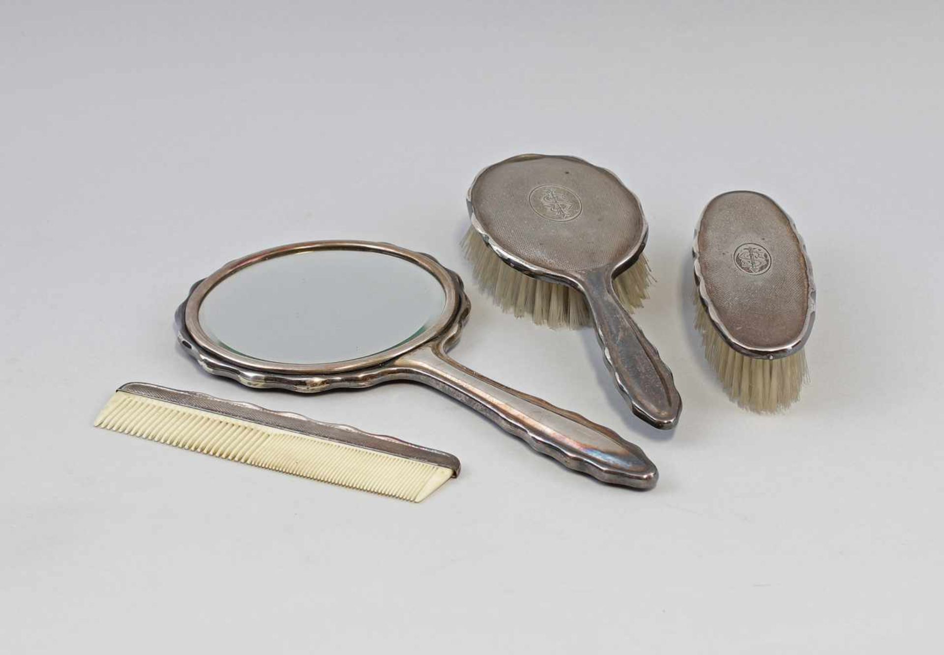 Silberne Toilettengarnitur 925er Silber, alle Teile gepunzt mit Halbmond und Krone, dabei Kamm (L 17