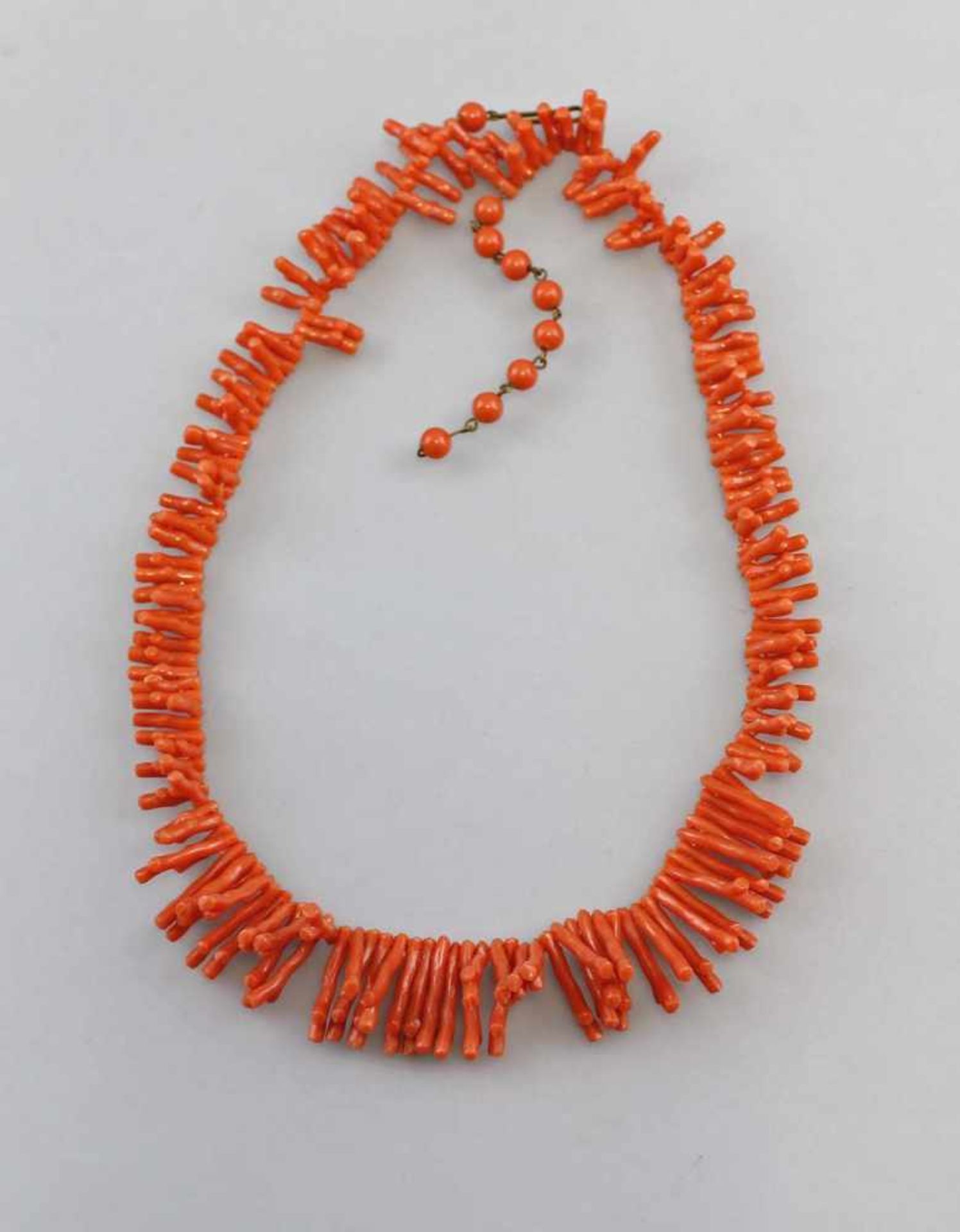 Zweig-Korallen-Kette Bakelit. Collier aus Kunststoff in Gestalt von unregelmäßig und natürlich