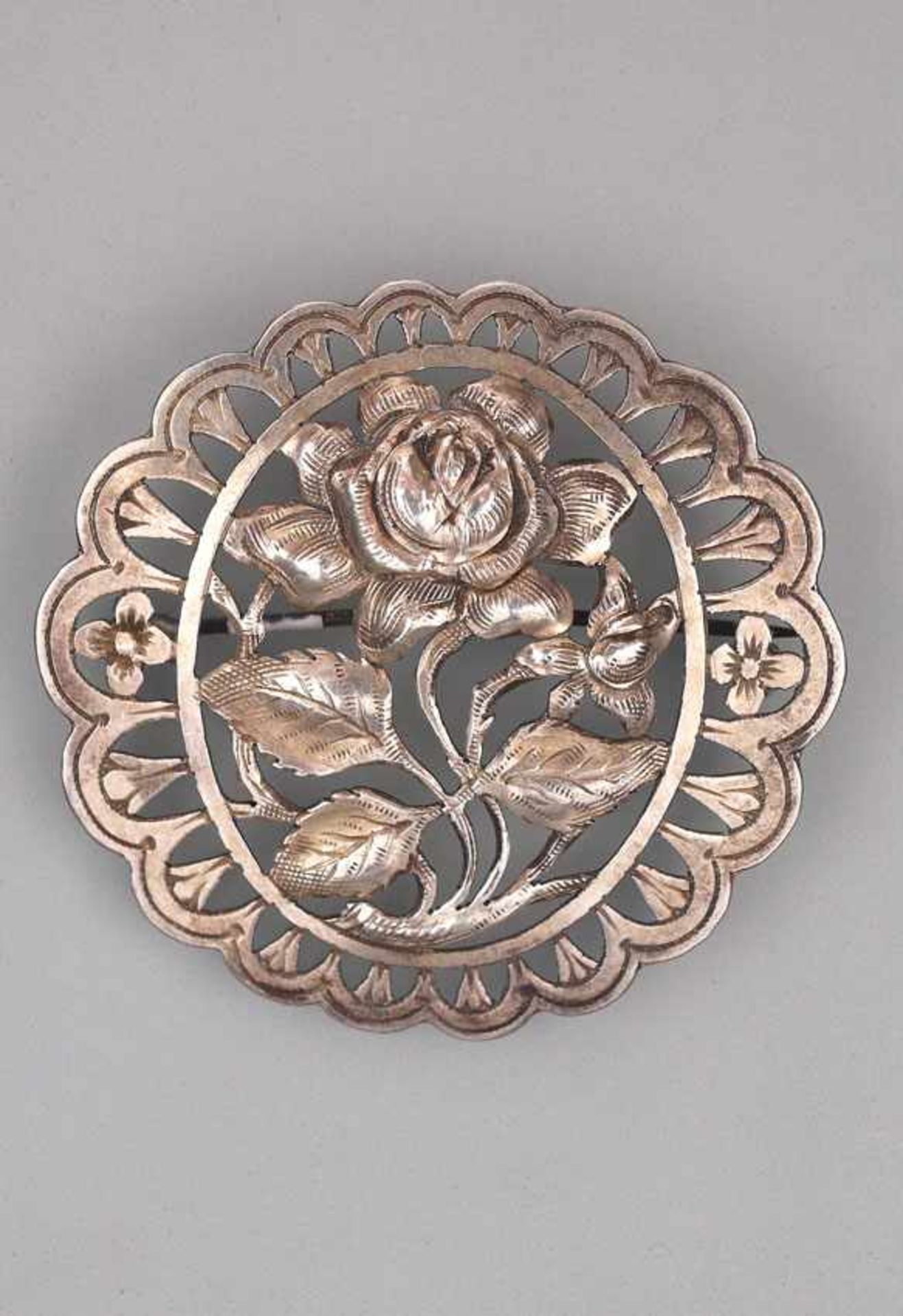 Silber-Brosche "Rose". 800er Silber, ca.8,2 g, runde Brosche, durchbrochen und ziseliert verziert,