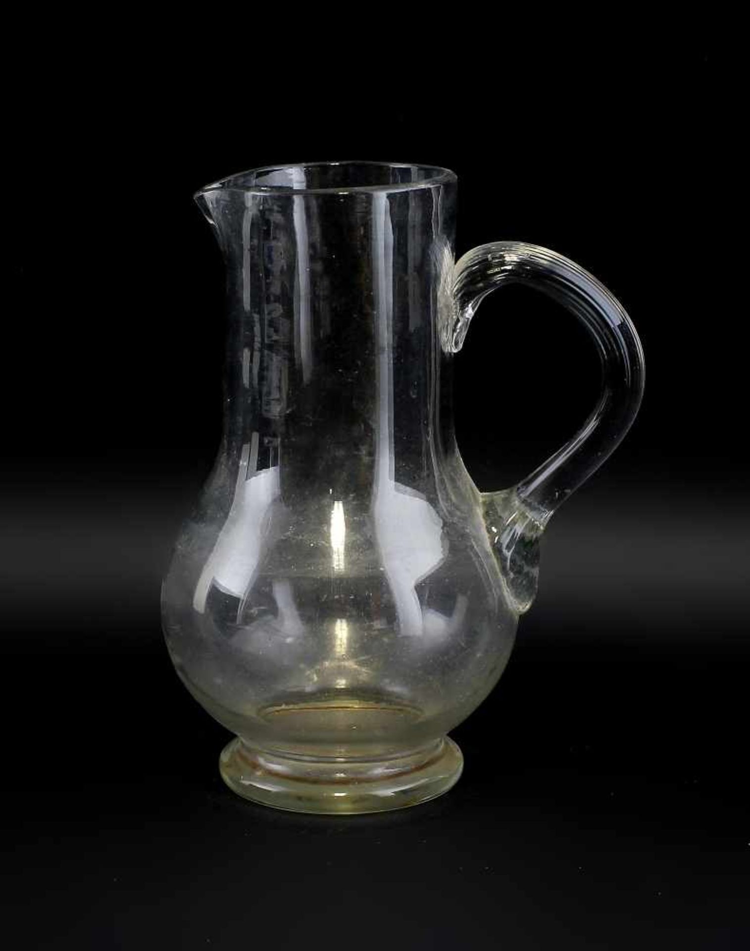 Schenkkrug Historismus. 19.Jh., farbloses, dickwandiges Glas formgeblasen, bauchiger Korpus mit