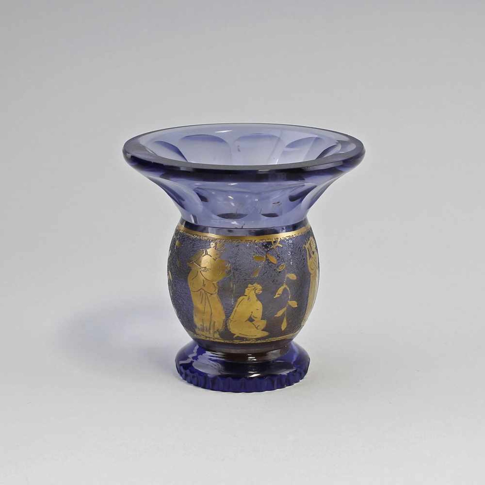 Vase Art déco Böhmen um 1930, bauchige Vase aus dickem, violetten Glas mit Kraterhals und