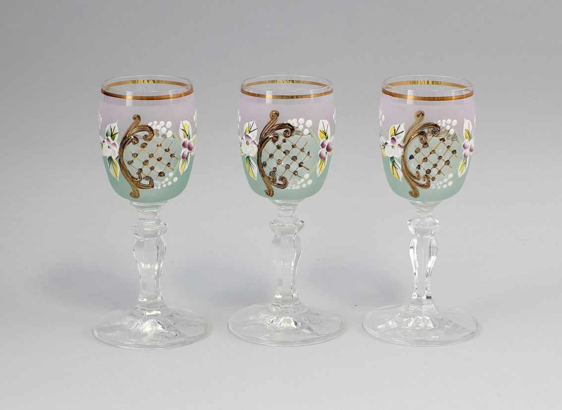 3 Likörgläser Böhmen.. farbloses Glas, Kuppa mit emaillegehöhtem Dekor aus Rocaillen und Blüten,