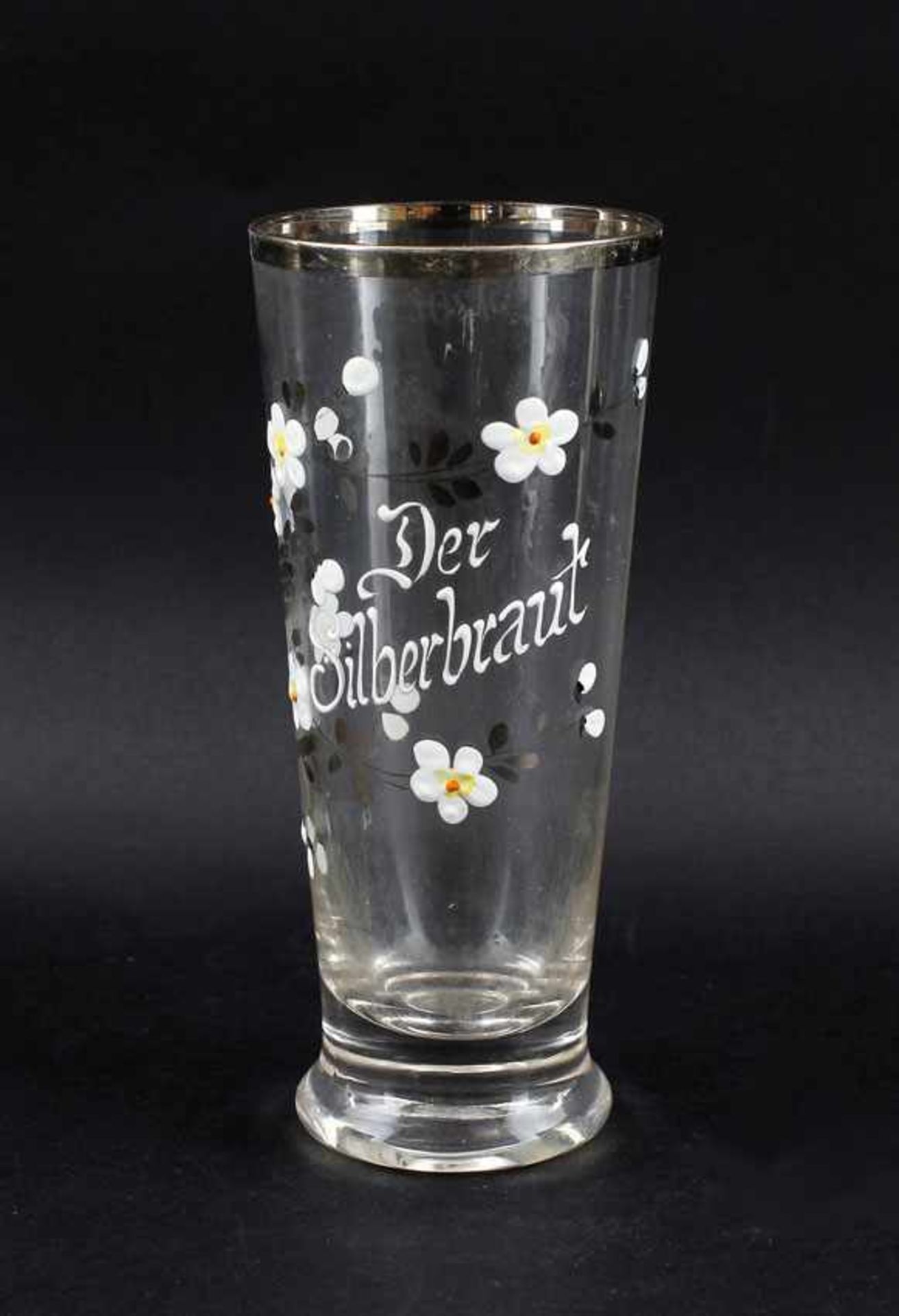 Andenken-Glas Silberhochzeit. farbloses Glas, in die Form gepresst, leicht konische Form, schauseits