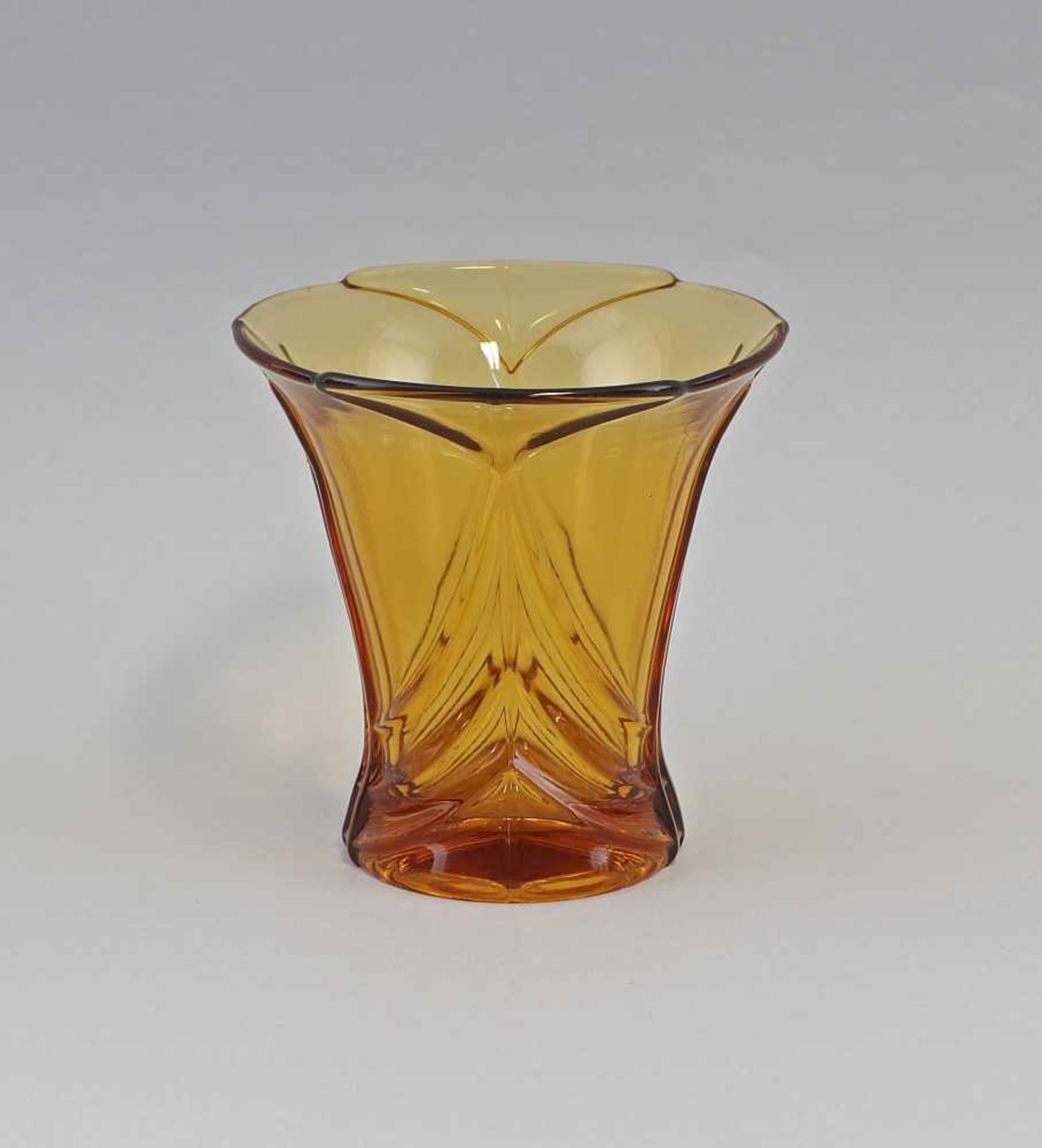 Krater-Vase Art déco Frankreich, Mitte 20. Jh., honiggelbes Glas formgepresst, geometrisches - Bild 2 aus 2