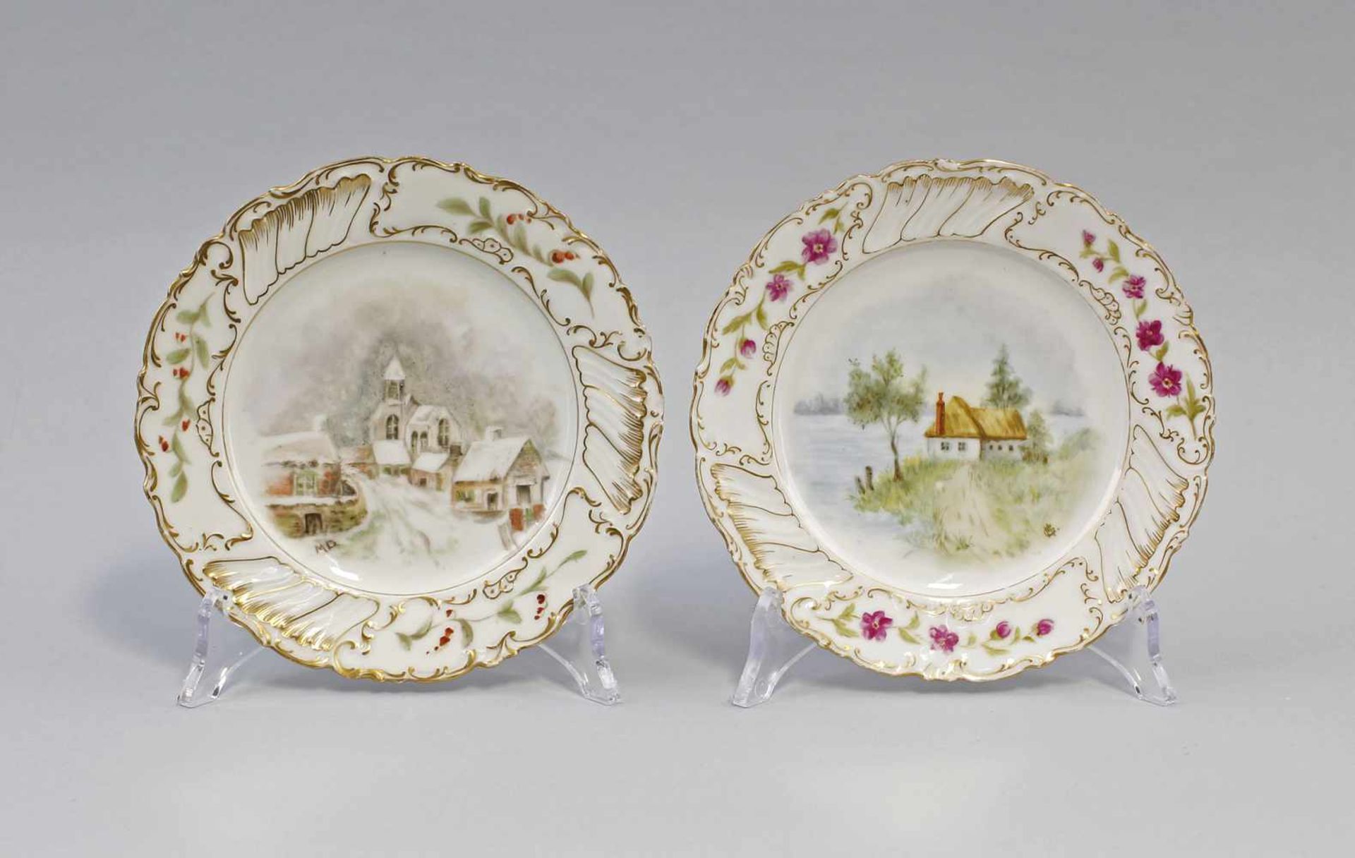 Paar kleine Bildteller Jugendstil:. undeutlich gemarkt, um 1900, flachgemuldete Tellerchen mit