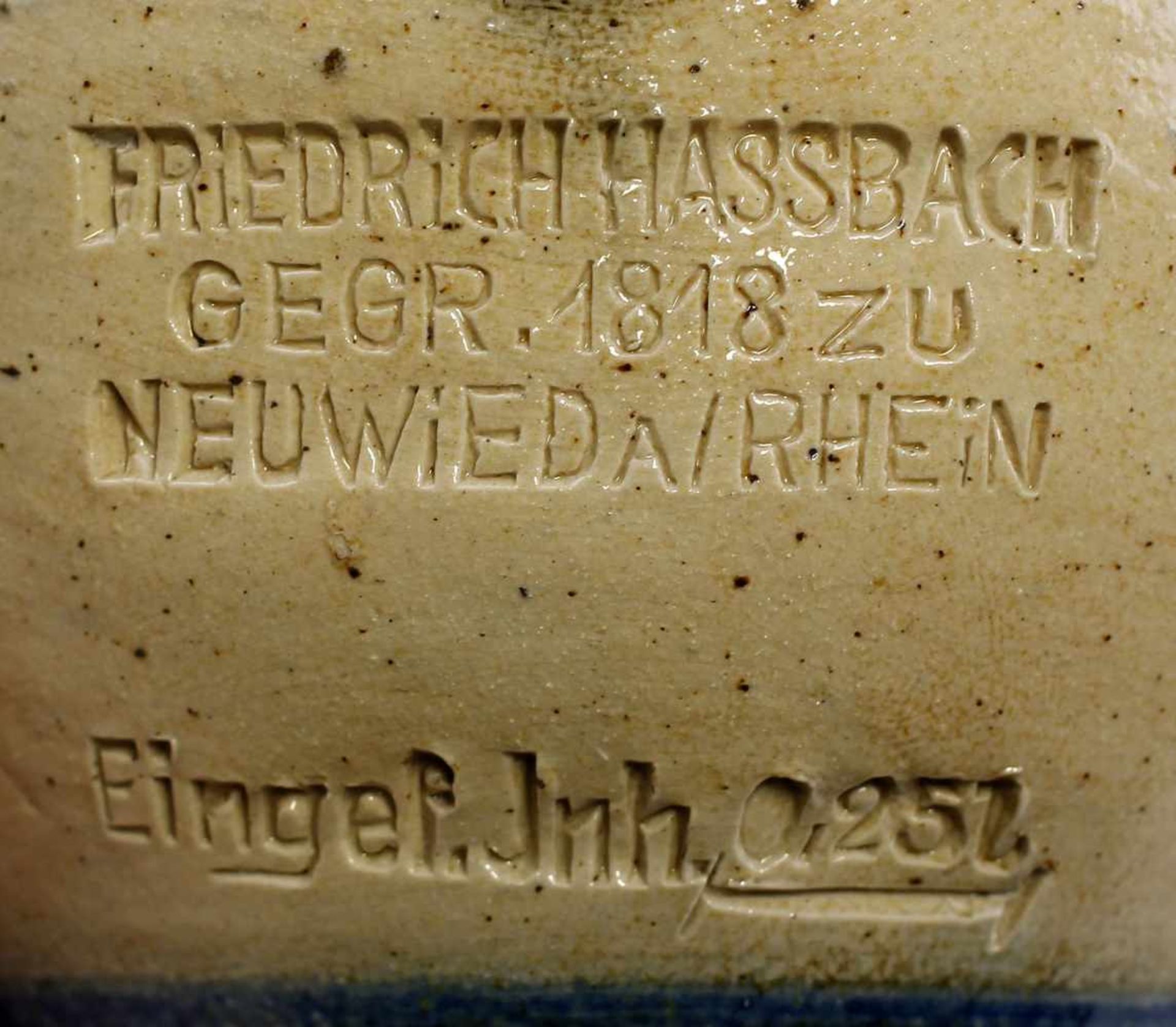 Schnapsflasche Westerwald:. ungemarkt, wohl Höhr, Prägestempel " Friedrich Hassbach, gegr. 1818 zu - Bild 3 aus 3