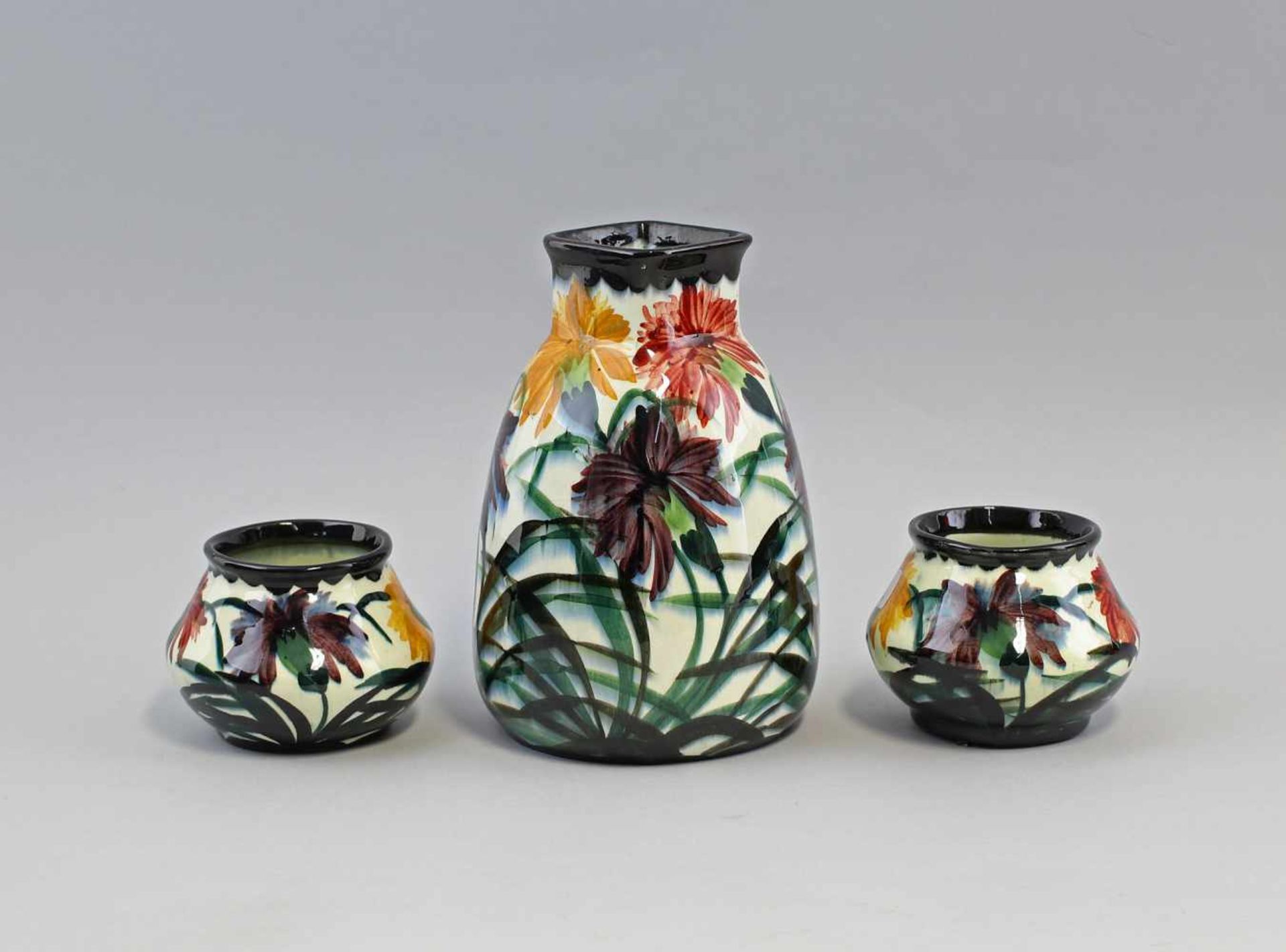 3 Vasen - Set Schramberg um 1930, Mod.-Nr. 2537 und 2608, Form u. Dekor entsprechen Schramberger