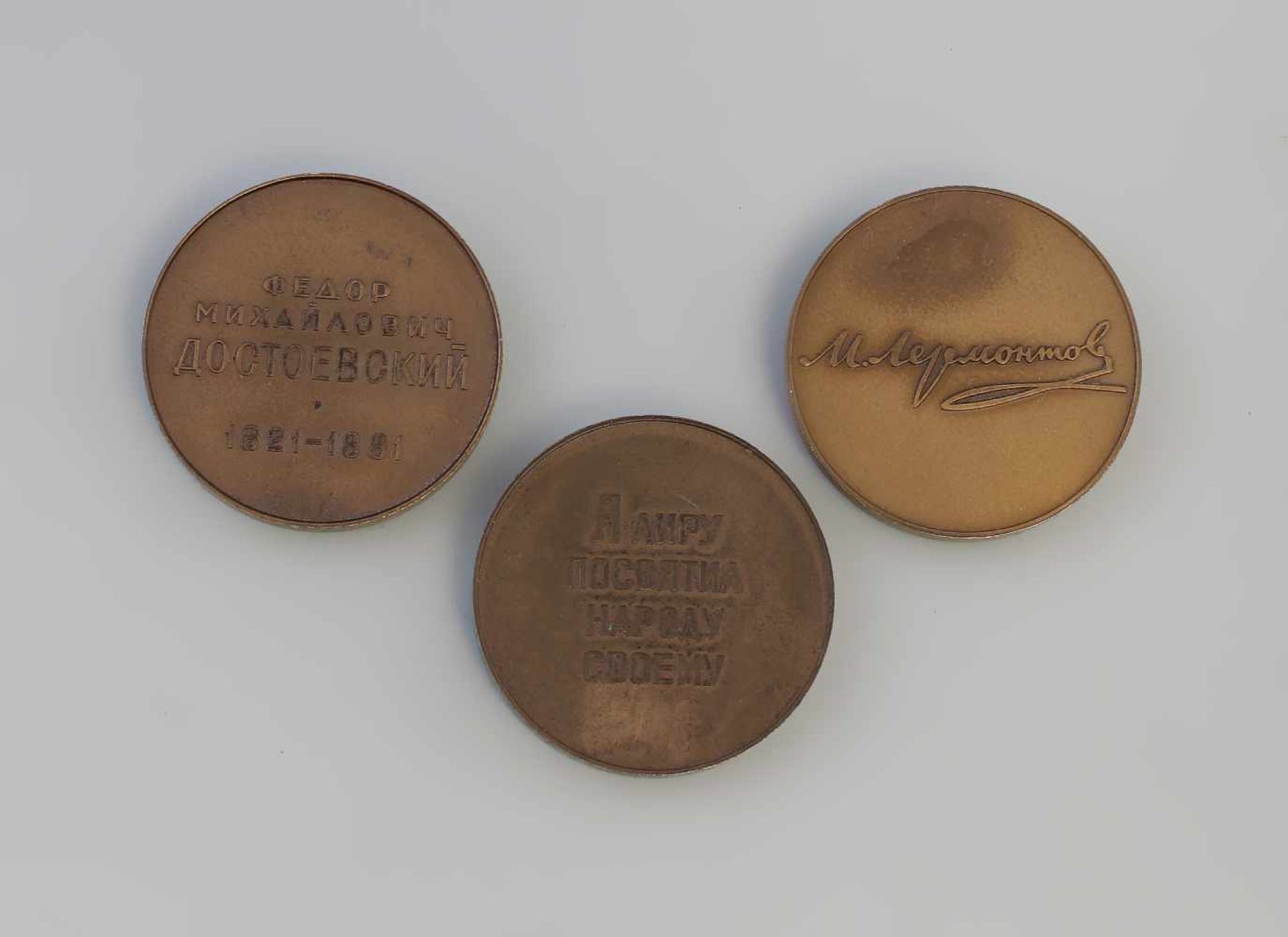 3 Kleine Bronze-Medaillen russische Dichter u. Denker Bronze, dabei Nikolai Alexejewitsch - Bild 2 aus 2