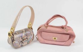 Paar Escada-Handtaschen Beide 1990er Jahre, Pythonledertasche, changierend, Lasche mit Druckknopf,