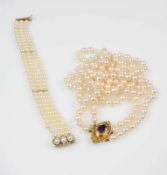 Perlenkette und Perlenarmband 585 Gelb- und Weißgoldverschlüsse, 4-reihige Perlenkette, geknotet,