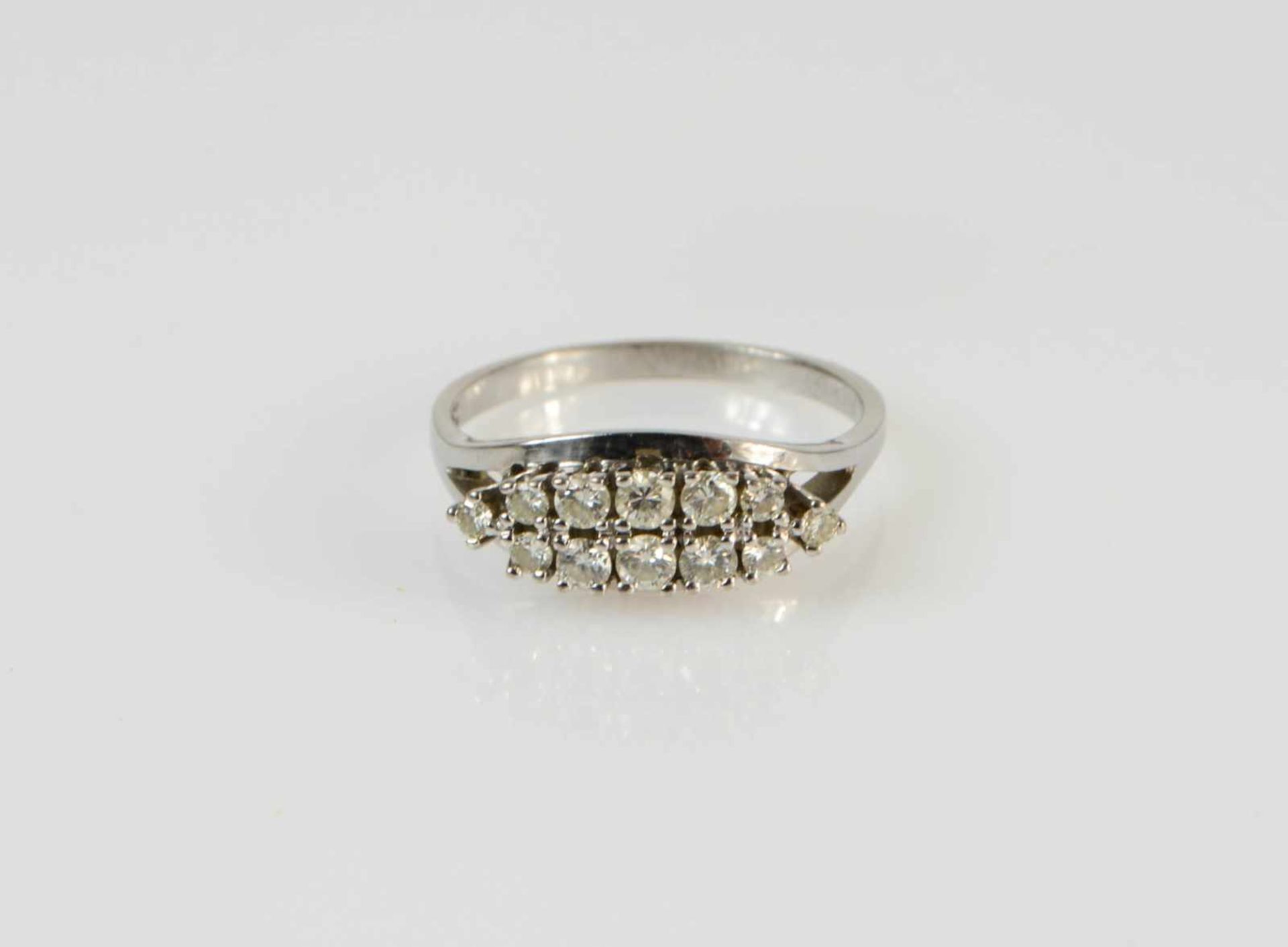 Damenring 585 Weißgold, besetzt mit 12 Diamanten, zusammen 0,51 ct, if cr, Ringdurchmesser 19 mm,