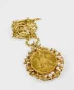 Gelbgoldkette mit Münzanhänger 585 Gelbgoldkette und Anhänger, Anhänger besetzt mit 13 Perlen und