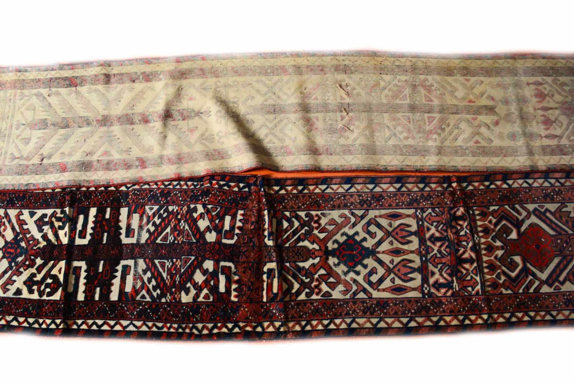 Yomud Zeltband Turkmenistan, um 1900, 1290 cm x 46 cm, partiell fleckig und abgenutzt