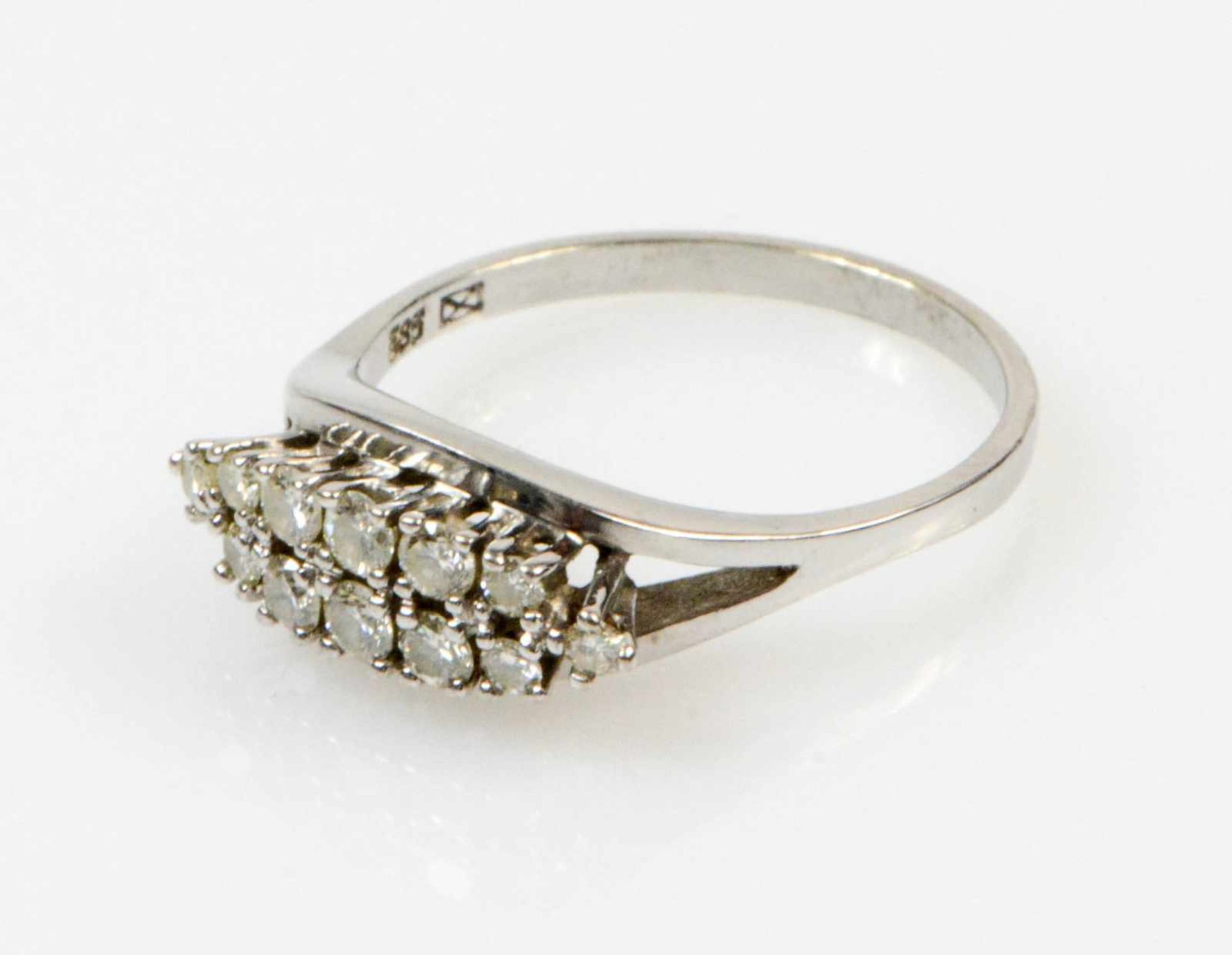 Damenring 585 Weißgold, besetzt mit 12 Diamanten, zusammen 0,51 ct, if cr, Ringdurchmesser 19 mm, - Bild 2 aus 2