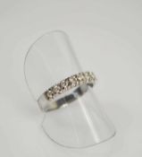 Memoryring 585 Weißgold, besetzt mit 10 Brillanten, zusammen ca. 0,58 ct, Ringdurchmesser 17,5 mm,