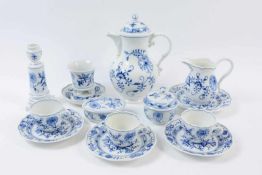 Mokkaservice 20-tlg., Meissen, 1934 bis 1974, Form 'Neuer Ausschnitt', Zwiebelmuster, Porzellan,