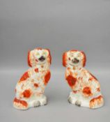 Paar Staffordshire-Spaniel England, 1. Hälfte 19. Jh., Keramik, farbig staffiert, Höhe 19 cm,