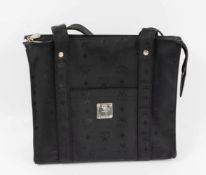 MCM Shopper 1990er Jahre, schwarzes Synthetik mit MCM Monogramm, Henkellänge 80 cm, innen mit