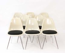 8 Eames Plastic Side Chairs DSX mit Sitzpolstern Herman Miller, Entwurf von Charles und Ray Eames