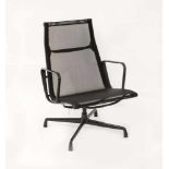 Eames Alu Chair EA 115 Vitra, Entwurf von Charles und Ray Eames von 1958, Netzgewebe,