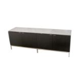 Sideboard Modell 2544 Knoll Int., Design von Florence Knoll Bassett (1917, USA), Marmor, schwarzes