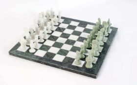 Schachspiel im Rokokostil Fürstenberg, 1982, Brett aus grünem und weißem Marmor, Figuren aus