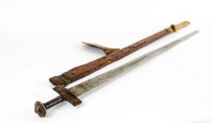 Tuareg-Schwert Nordafrika, lederumwickelter Metallgriff, Klinge mit diversen Punzen gestempelt,